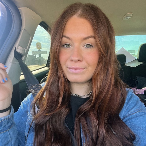 Meet your Posher, Megan - Picture 1 of 3